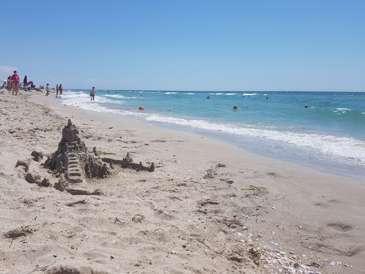 Песчаные пляжи Крыма с детьми – Поповка