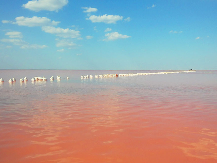 достопримечательности западного крыма – озеро с розовой водой