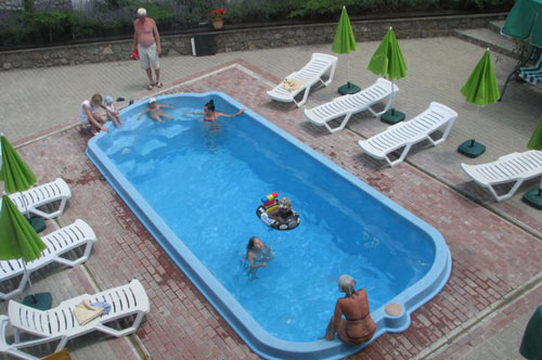 Открытый бассейн в гостевом доме «Русь», Песчаное